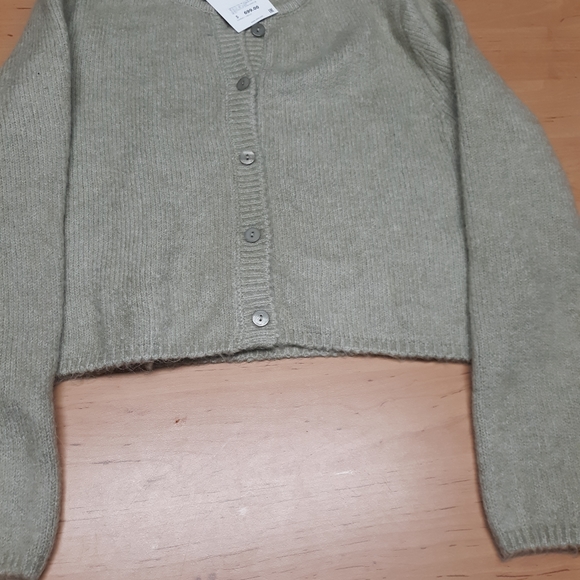 Zara Cropped Sweater - Picture 6 of 10